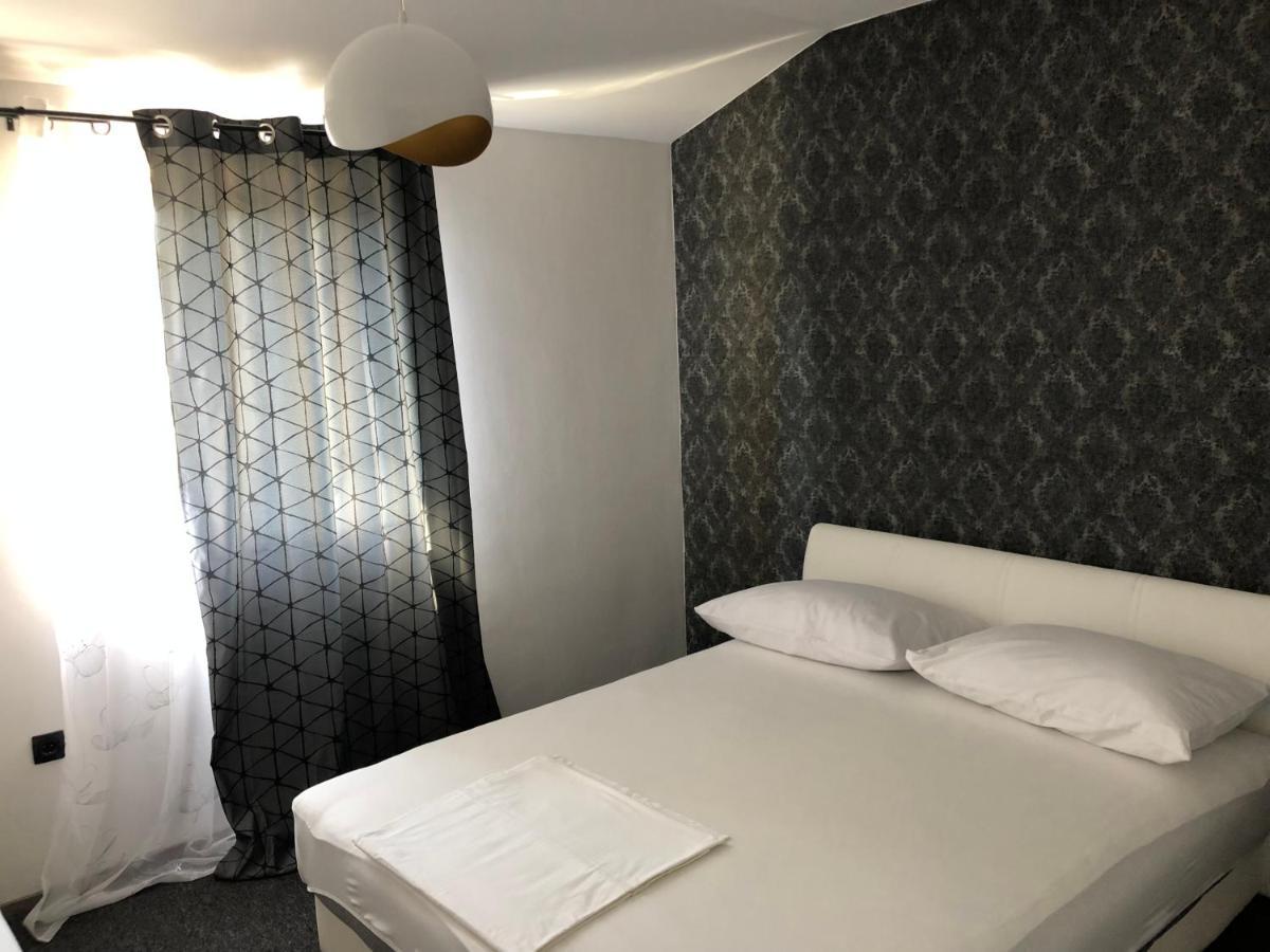 Apartmani Bm Биоград на Мору Екстериор снимка