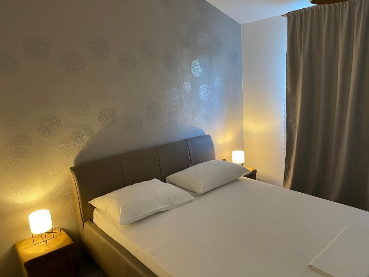 Apartmani Bm Биоград на Мору Екстериор снимка