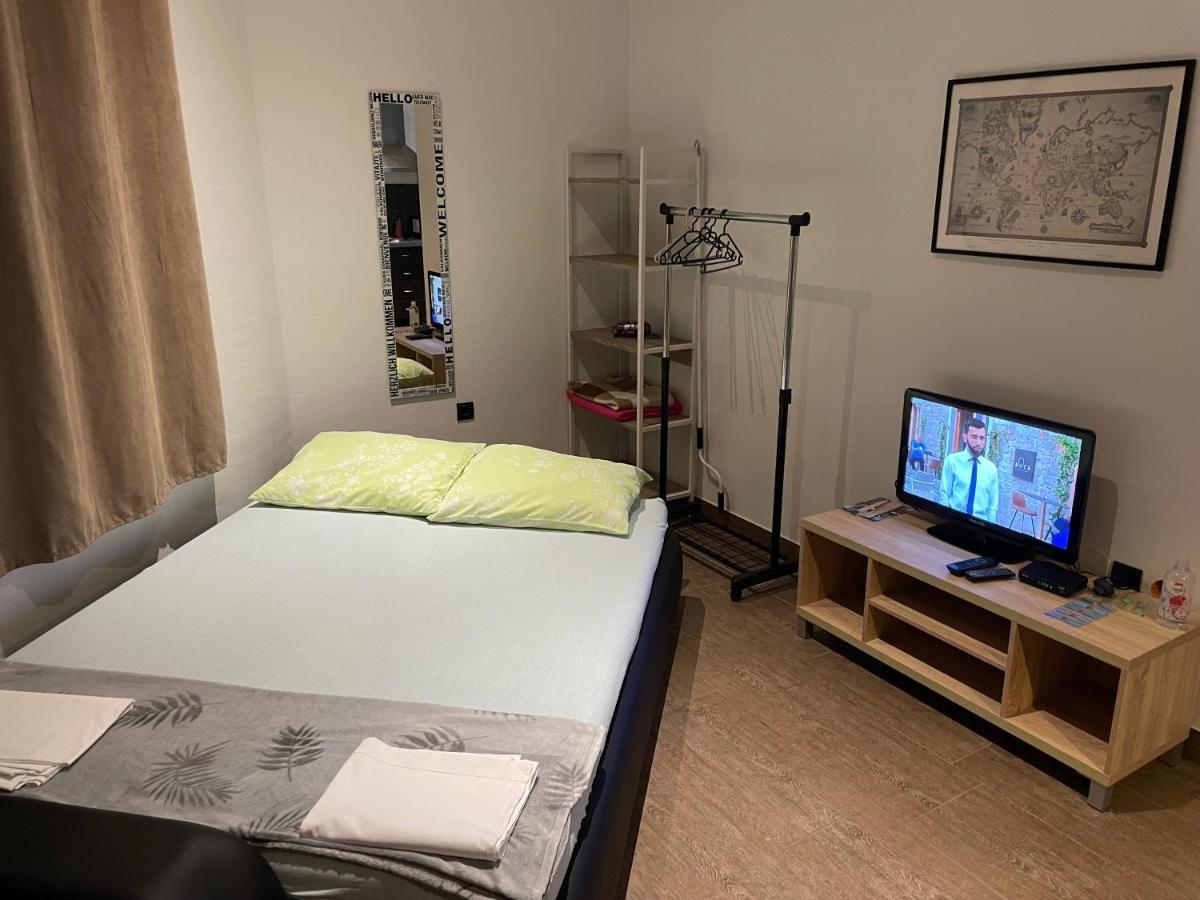 Apartmani Bm Биоград на Мору Екстериор снимка
